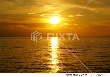 泉佐野市臨空公園的日落 138882519