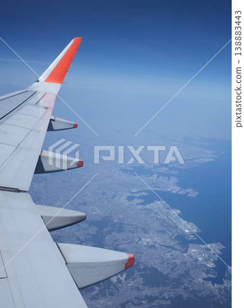 Airplane wing 138883443