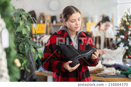 European woman chooses platform boots European woman chooses platform boots 138884370
