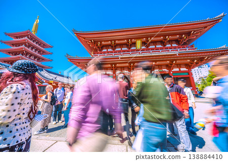 Tokyo's urban landscape looks like a foreign country... The phenomenal inbound tourism continues... Senso-ji Temple is bustling with foreign tourists... = April 12 Tokyo's urban landscape looks like a foreign country... The phenomenal inbound tourism continues... Senso-ji Temple is bustling with foreign tourists... = April 12 138884410