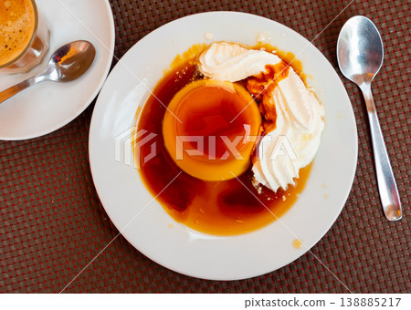 Flan con nata - typical catalan dessert of Catalonia Flan con nata - typical catalan dessert of Catalonia 138885217