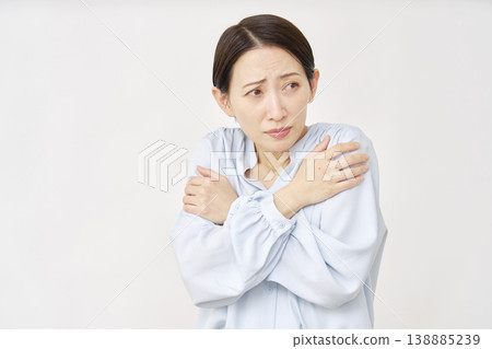 Woman in her 40s, chills, white background Woman in her 40s, chills, white background 138885239