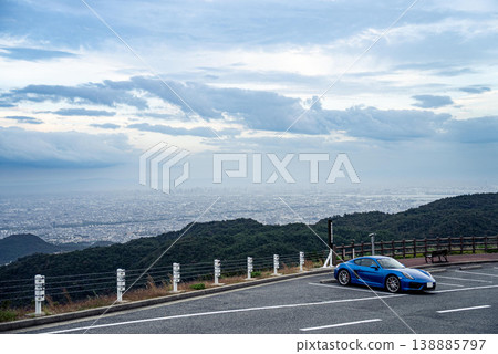 六甲展望台和豪華跑車 六甲展望台和豪華跑車 138885797