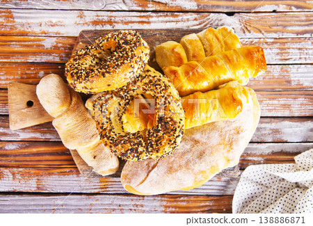 close-up of round rich light buns with seeds freshly prepared bakery white bread carbohydrate diet sprinkled with white and black sesame seeds 138886871
