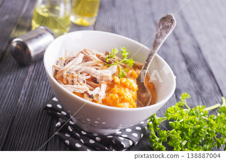 Creamy pumpkin soup with chicken Creamy pumpkin soup with chicken 138887004