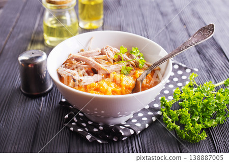 Creamy pumpkin soup with chicken Creamy pumpkin soup with chicken 138887005