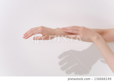 女性需要手臂照顧的身體部位 女性需要手臂照顧的身體部位 138888149