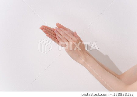 女性需要手臂照顧的身體部位 女性需要手臂照顧的身體部位 138888152