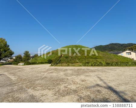 The scenery of the blue sky and the Fujinoki burial mound The scenery of the blue sky and the Fujinoki burial mound 138888711