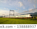 櫻花號列車沐浴在晨曦中運行。 138888937