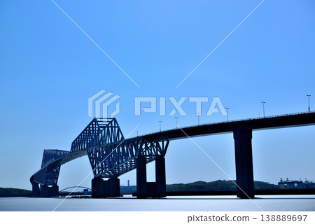 一張東京門大橋的長時間曝光照片。 一張東京門大橋的長時間曝光照片。 138889697