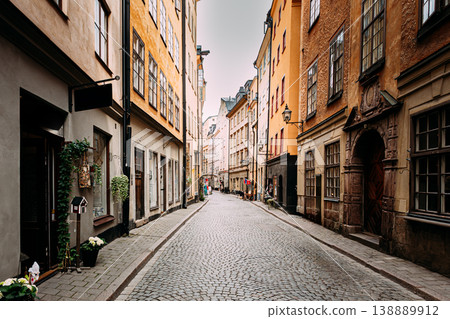 Narrow cobblestone street lined with colorful historic buildings and shops in Gamla Stan, Stockholm's old town 138889912