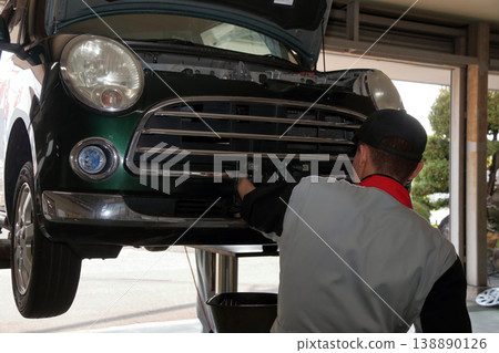 汽車檢測、保養和修理店，修理技師，機械師 138890126