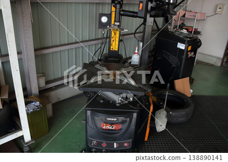 汽車檢測、保養和修理店，修理技師，機械師 138890141
