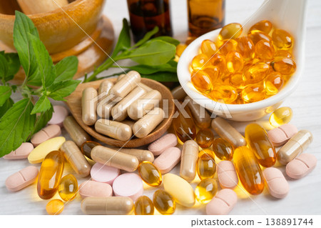 Fish oil vitamin with EPA and DHA,Alternative medicine herbal organic capsule with vitamin E omega 3. Fish oil vitamin with EPA and DHA,Alternative medicine herbal organic capsule with vitamin E omega 3. 138891744