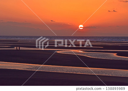 Oita Prefecture, Matama Coast, sunset scenery with tidal flats Oita Prefecture, Matama Coast, sunset scenery with tidal flats 138893989