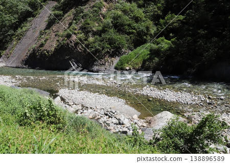 The Kiyotsu River flows near the entrance to Kiyotsu Gorge (Tokamachi City, Niigata Prefecture). 138896589