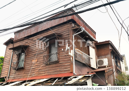 The vacant housing problem and houses on the verge of collapse in an aging society The vacant housing problem and houses on the verge of collapse in an aging society 138899212