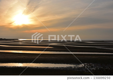 Oita Prefecture, Matama Coast, sunset scenery with tidal flats Oita Prefecture, Matama Coast, sunset scenery with tidal flats 138899250