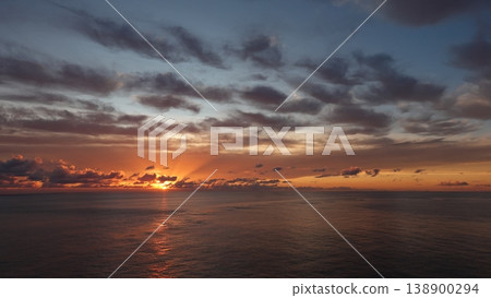 Beautiful crepuscular rays Beautiful crepuscular rays 138900294