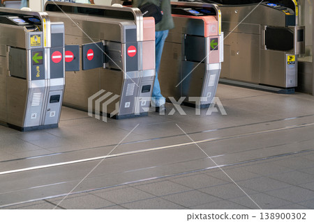Automatic ticket gates at the station ticket gates 138900302