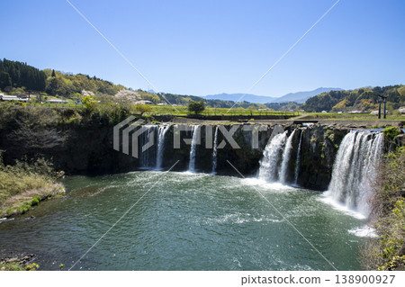 The scenery of Harajiri Falls in Bungo-Ono City, Oita Prefecture The scenery of Harajiri Falls in Bungo-Ono City, Oita Prefecture 138900927