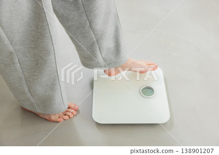 Image of a young man dieting 138901207