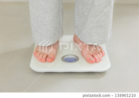 Image of a young man dieting 138901210
