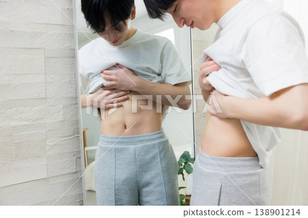 一張年輕男子節食的照片 138901214