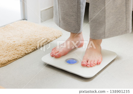 Image of a young man dieting 138901235