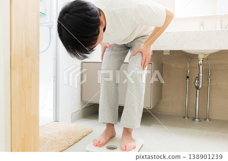 Image of a young man dieting 138901239