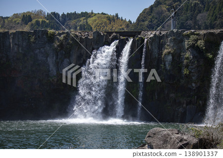 The scenery of Harajiri Falls in Bungo-Ono City, Oita Prefecture. The scenery of Harajiri Falls in Bungo-Ono City, Oita Prefecture. 138901337