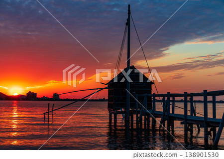 多哥湖上美麗的日落 138901530