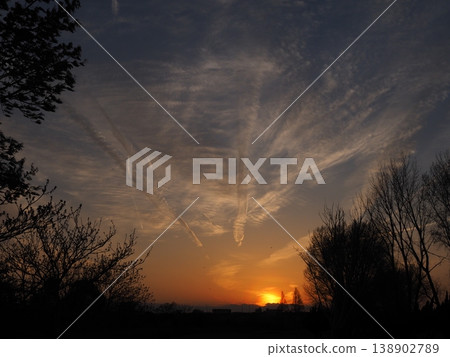 The sunset sky and the setting sun The sunset sky and the setting sun 138902789