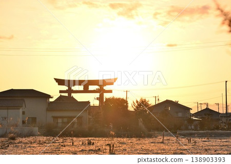 The Yahiko Grand Torii gate floating in a golden sky (Yahiko Village, Niigata Prefecture) The Yahiko Grand Torii gate floating in a golden sky (Yahiko Village, Niigata Prefecture) 138903393