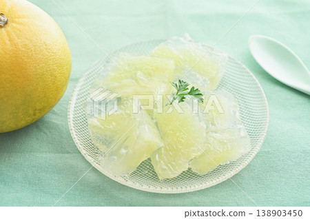 Transparent, homemade fruit jelly with pieces of Melogold orange. 138903450
