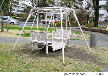 Box-shaped swing in a park within a housing complex_02 Box-shaped swing in a park within a housing complex_02 138903609