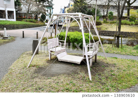 Box-shaped swing in a park within a housing complex_03 Box-shaped swing in a park within a housing complex_03 138903610