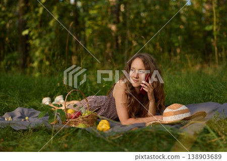 Microinfluencer capturing callandpicnic content Microinfluencer capturing callandpicnic content 138903689