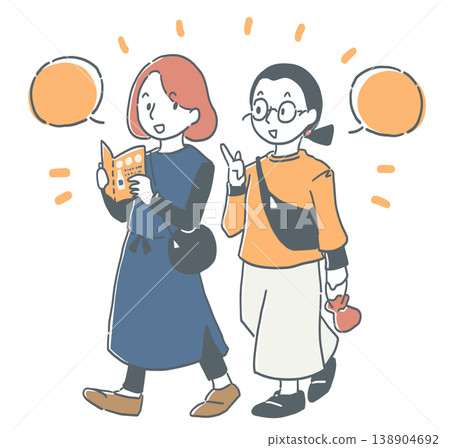 兩個女人邊走邊聊 兩個女人邊走邊聊 138904692
