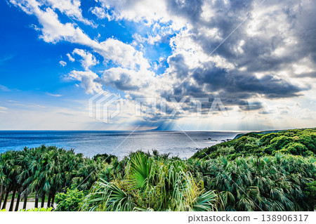 從種子島最南端的角倉岬可以欣賞到壯麗的海天景色。 138906317