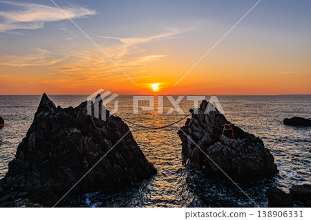 A fantastical sunset on the coast of Tanegashima Island A fantastical sunset on the coast of Tanegashima Island 138906331