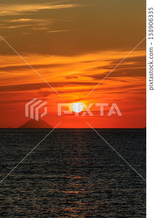 The sunset over the Pacific Ocean and the silhouette of Iwo Jima 138906335