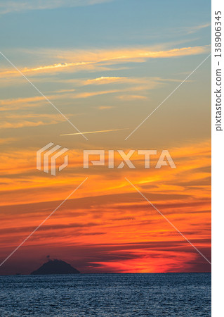 從種子島可以欣賞到硫磺島和日落的壯麗景色。 138906345