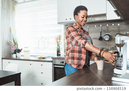 Young woman preparing coffee in her modern kitchen 138908519
