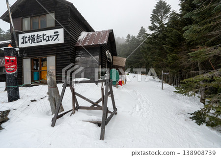白雪皚皚的八岳和北小岳 白雪皚皚的八岳和北小岳 138908739