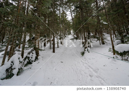 白雪皚皚的八岳和北小岳 138908740