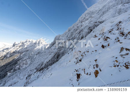 白雪皚皚的八嶽山脈,赤岳 白雪皚皚的八嶽山脈,赤岳 138909159
