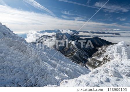白雪皚皚的八嶽山脈,赤岳 白雪皚皚的八嶽山脈,赤岳 138909193