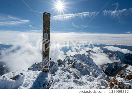 白雪皚皚的八嶽山脈,赤岳 白雪皚皚的八嶽山脈,赤岳 138909212